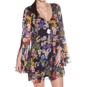 🌸Two for $55💲SMYM- Bell Sleeve MINI DRESS Flowers Retro